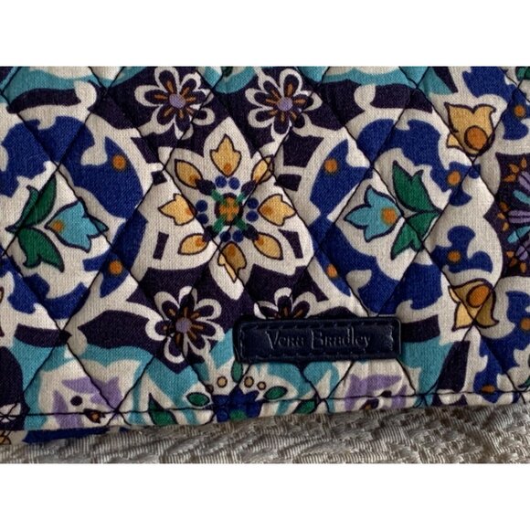 Vera Bradley Lisburn Medallion Cool RFID Wrist Wallet - Picture 7 of 10